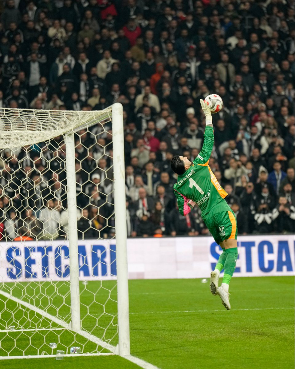 Zorlu bir deplasmandan, önemli bir galibiyetle dönüyoruz. Bütün takım arkadaşlarımı tebrik ediyorum <a href="/GalatasaraySK/">Galatasaray SK</a> 💛❤️