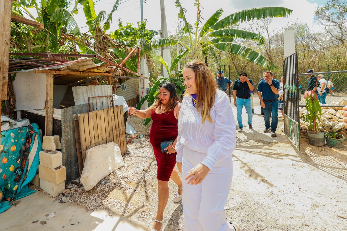 CeciliaPatronL's tweet photo. 💜 En Mérida cuidar de las mujeres es prioridad.

Como parte del programa Acciones de Vivienda “Fachada Violeta”, entregamos un cuarto dormitorio a Lizbeth del Carmen Quintana Ramos en San Antonio Xluch III, brindando más espacio y tranquilidad para su familia.

Con estas acciones seguimos construyendo una ciudad que avanza con justicia social. #MéridaContigoEsMejor