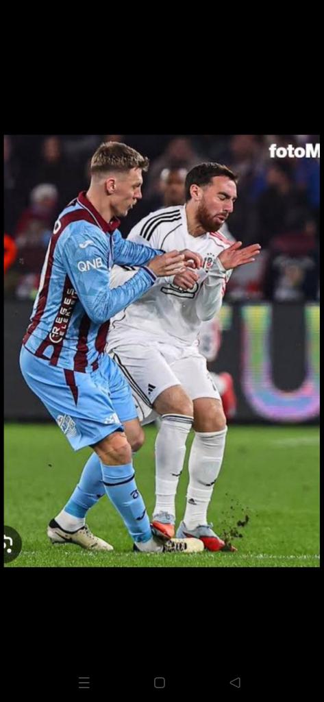 GalatasaraySMT's tweet photo. Söyle bakalım sergen bu işler nasıl oluyor? Bu pozisyonda sesin çıkmıyordu.. https://t.co/elqNJbt6Tu