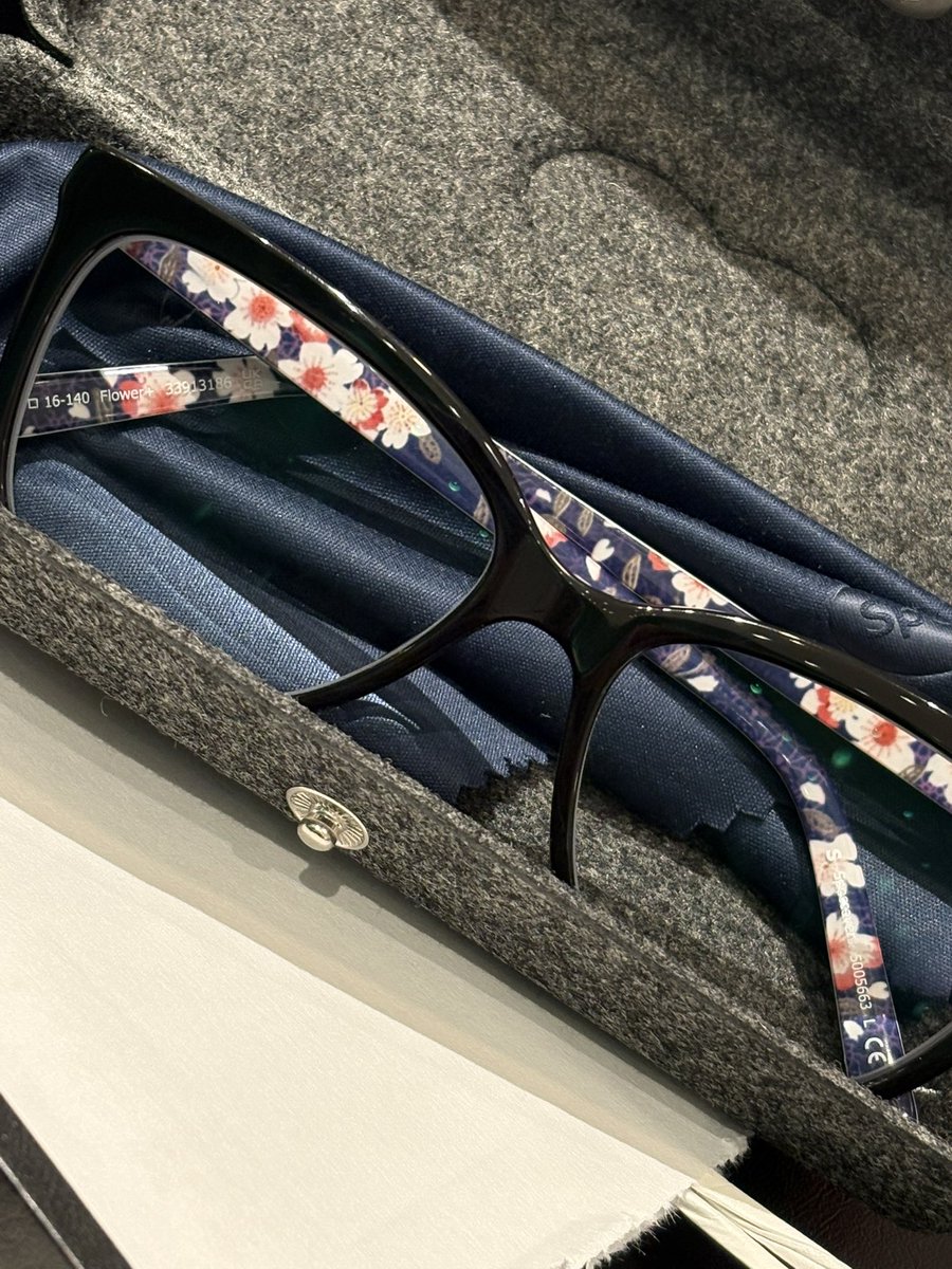 New eyes. Cherry blossoms 🌸