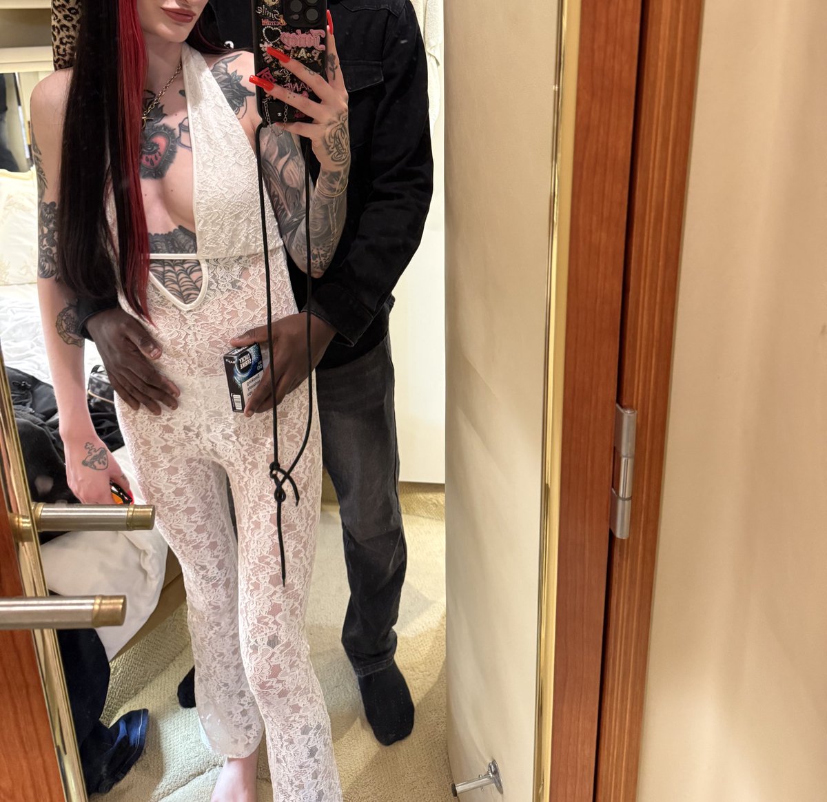 On a hot 🥵 holiday with alpha😈 needing a cuck to fund drinks &amp; food. If you’re good enough might be treated to some 🌶️ content 😜