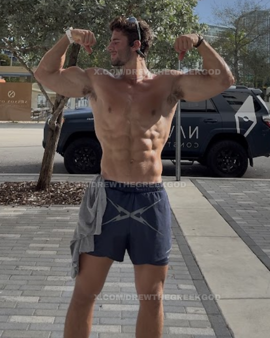 DrewTheGreekGod's tweet image. No days off. Saturday mid afternoon check. What you got? #Flex #Gym #Muscle