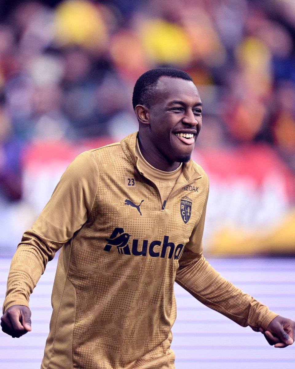 مجموع دقائق مشاركة سعود عبدالحميد الموسم الماضي مع روما في الدوري الايطالي والدوري الأوروبي وكأس إيطاليا تقريبًا 380 دقيقة 

مجموع دقائق مشاركة سعود عبدالحميد مع لانس في الدوري الفرنسي وكأس فرنسا حتى الان وصلت 1060 وما زال الموسم لم ينتهي

فرق شاسع جدًا!