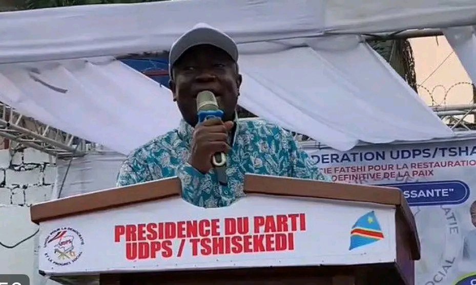 🔴🇨🇩 Augustin KABUYA, ce samedi :
« Nous allons apporter des modifications à cette Constitution. Je vous le dis ce soir : restez calmes. »
« Mobutu l’a révisée 17 fois, Mzee Laurent-Désiré Kabila l’a modifiée 3 fois, et Joseph Kabila l’a également amendée. »🇨🇩🔴