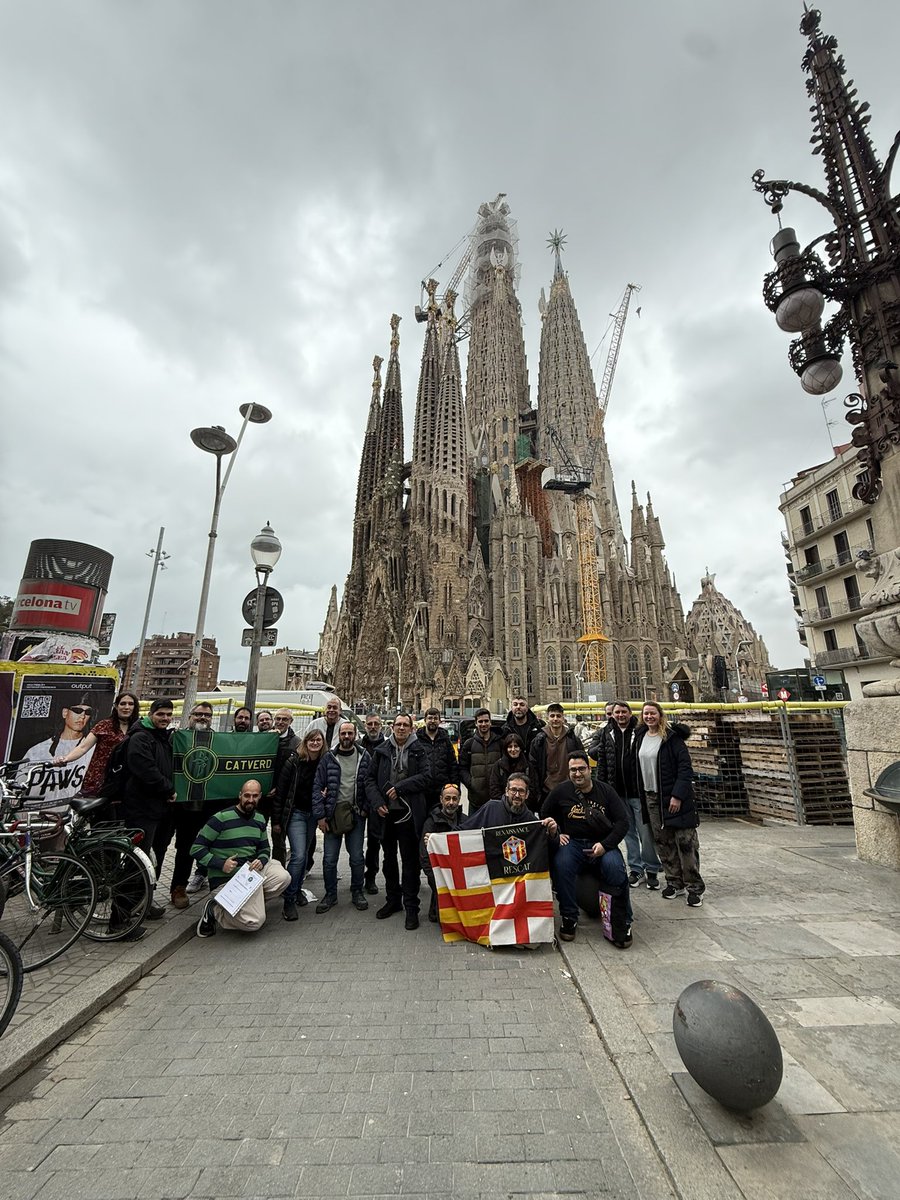 String3rCuenca's tweet photo. Barcelona vuelve a celebrar un IFS y lo hace a lo grande. Ambas facciones hemos disfrutado del evento en la ciudad. Gracias agentes 🤝
#Ingress #IFS #IngressFS #IngressFirstSaturday #XFaction https://t.co/VWMqdOggKc