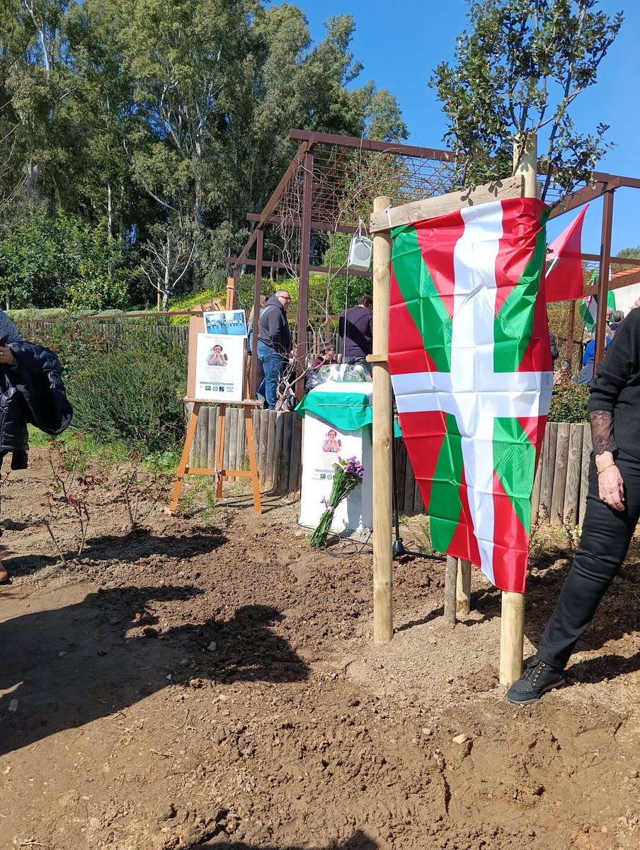 NA_Huelva's tweet photo. Homenaje a nuestra compañera Juana,en el aniversario de su fallecimiento,junto a otras organizaciones a las que perteneció: SUA, CAP José Félix Rivera, Plataforma Parque Moret y Derechos Humanos https://t.co/pIJdZdUYZs