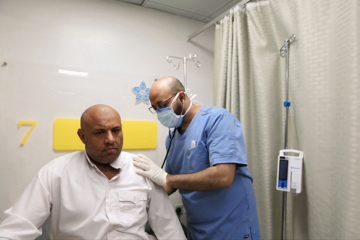 med_cluster's tweet photo. جهود طبية متكاملة لخدمة #ضيوف_الرحمن بعناية واهتمام، عبر منظومة رعاية صحية متواصلة على مدار الساعة لضمان سلامتهم وراحتهم.

#تجمع_المدينة_الصحي
#المدينة_المنورة https://t.co/ybE1XlnHhd