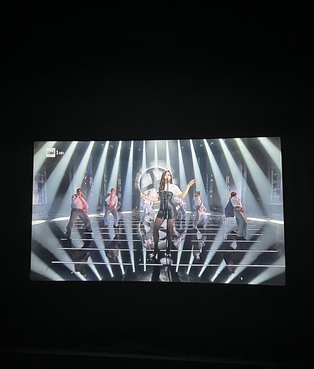 ffetzii's tweet photo. ma noi giustamente andremo all'eurovision con sal da vinci.... magari per il prossimo sanremo avrò digerito questa ladrata  #sanremotop https://t.co/ONf9NsRRMx