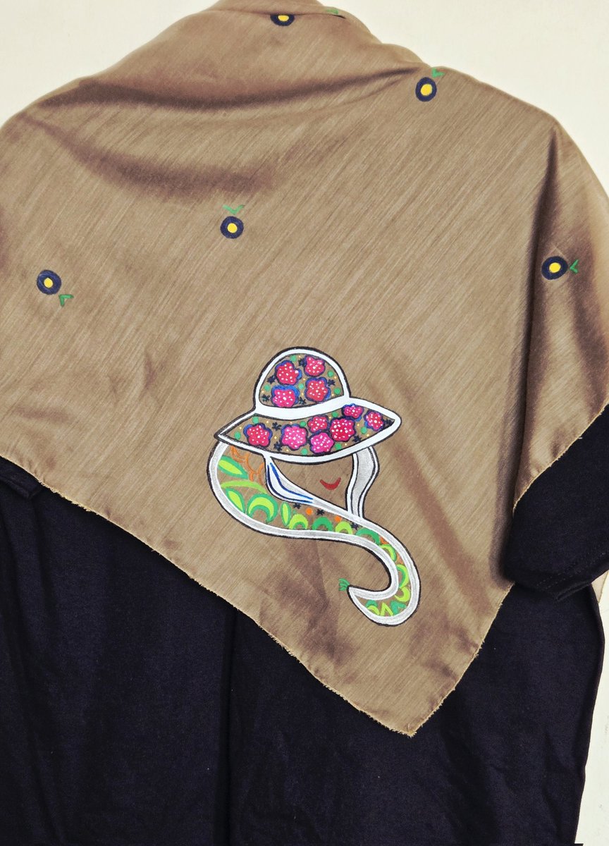 fusionart96's tweet image. Wearable art, timeless elegance.Two canvases, one scarf. Reversible art for the woman who refuses to be one-dimensional.handpainted scarf #ReversibleScarf #HandPaintedScarf #TwoInOneStyle #WearableArt #DoubleSided #FashionInnovation #ElegantLady #ScarfStyling #ArtFashion #SilkSca