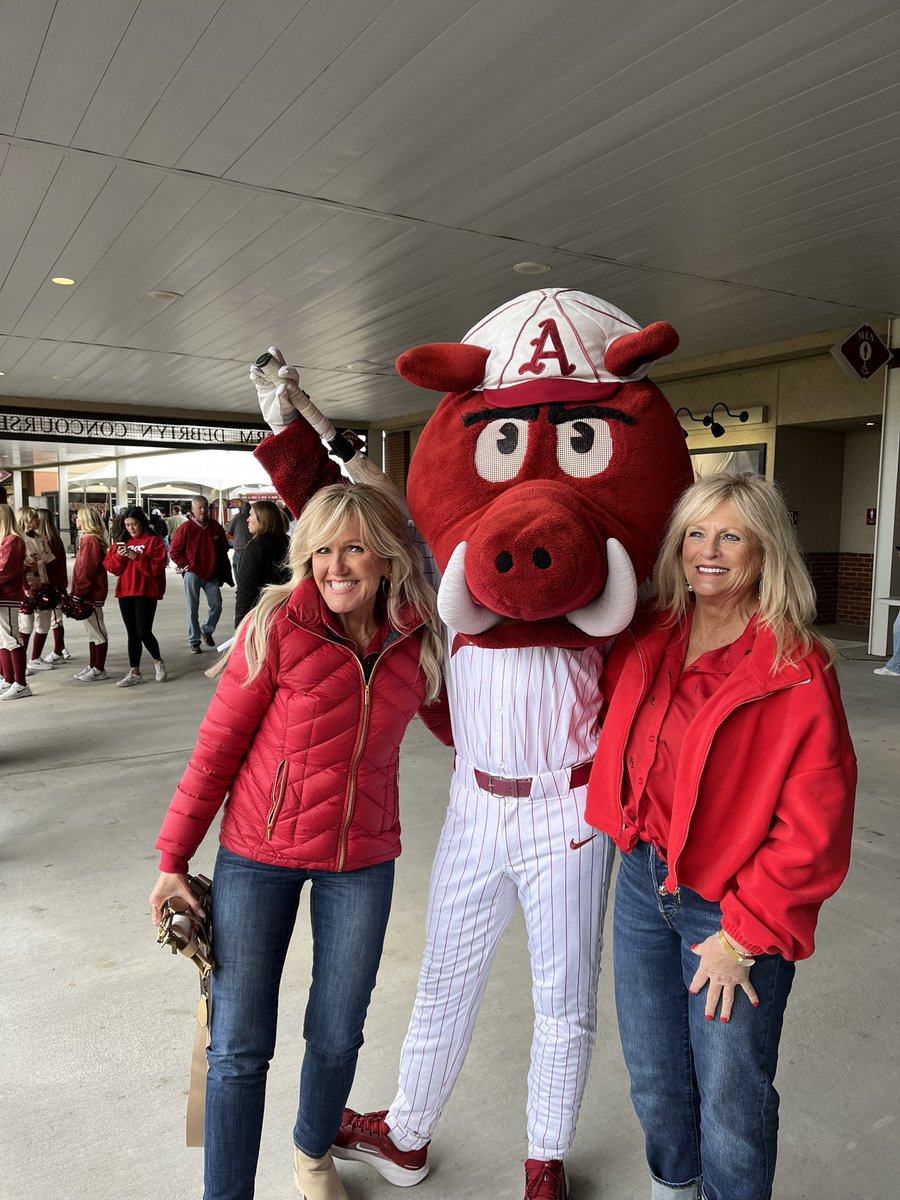 Ribby 🐗⚾️ tweet media