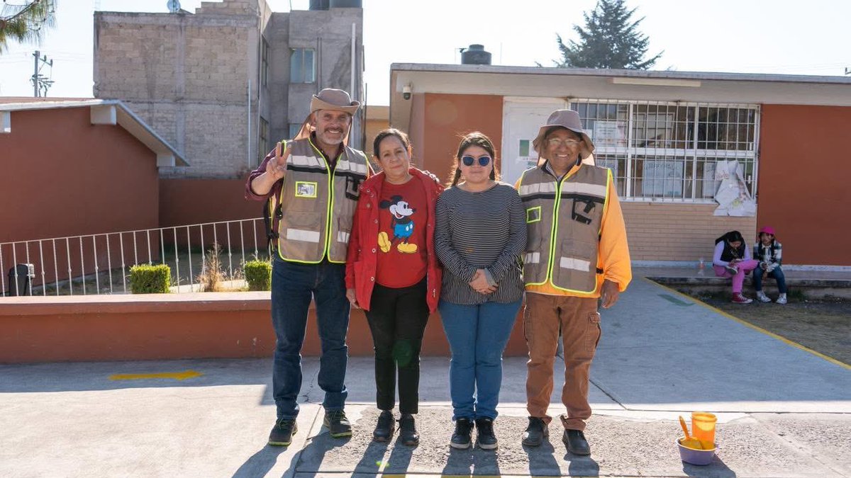 ☝🏻🏫 ~ Realizan jornada de mejoramiento en escuelas de Toluca

🏫 Como parte del programa #YoPongoGuapaMiEscuela, personal de la Dirección de Innovación, Planeación y Gestión Urbana de Toluca llevó a cabo una jornada de trabajo en planteles educativos ubicados en las delegaciones
