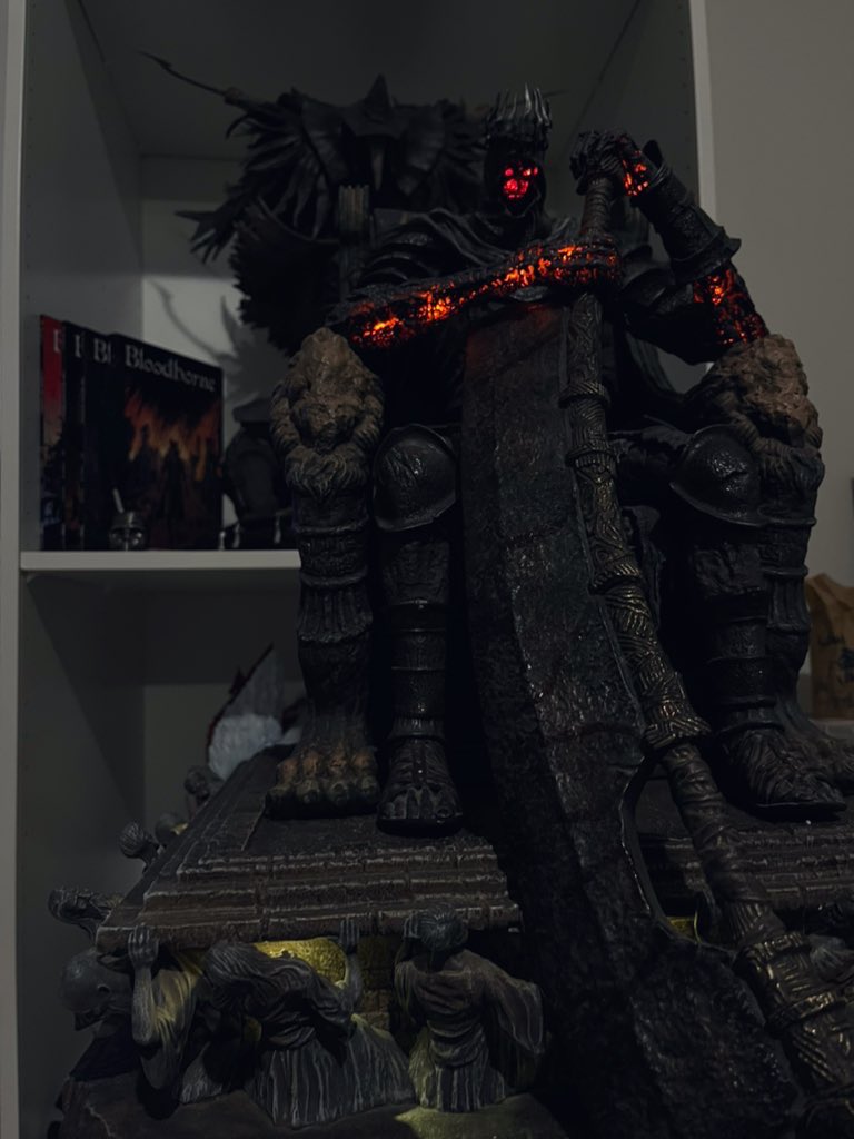 The idiot with the painted face tweet media