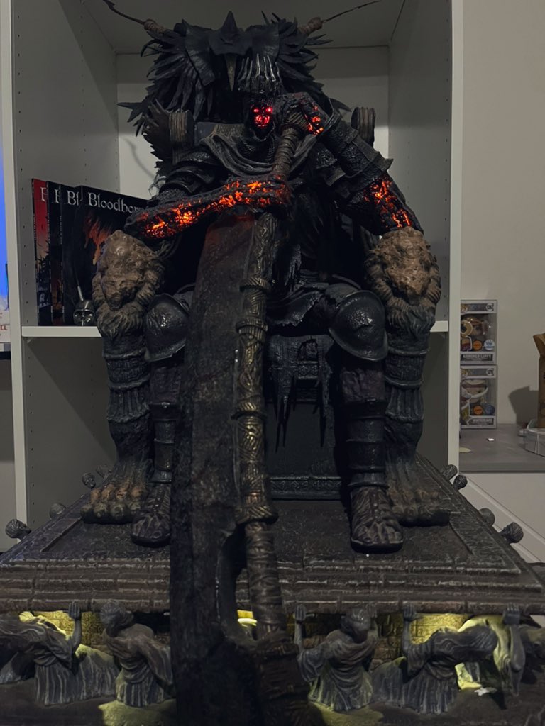 The idiot with the painted face tweet media