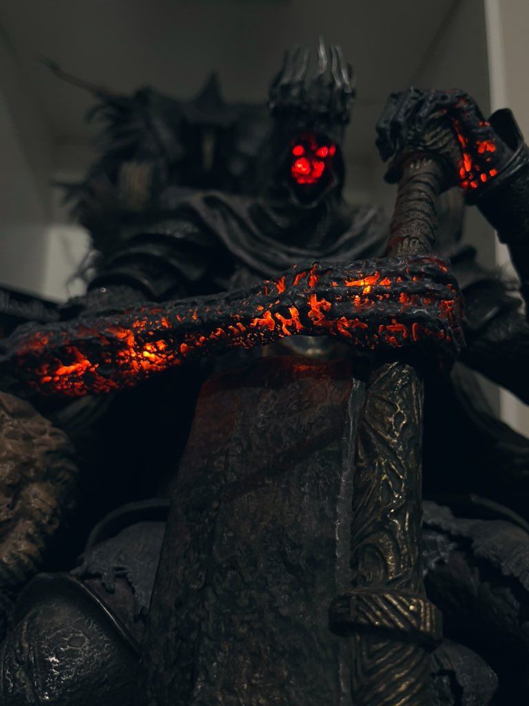 The idiot with the painted face tweet media