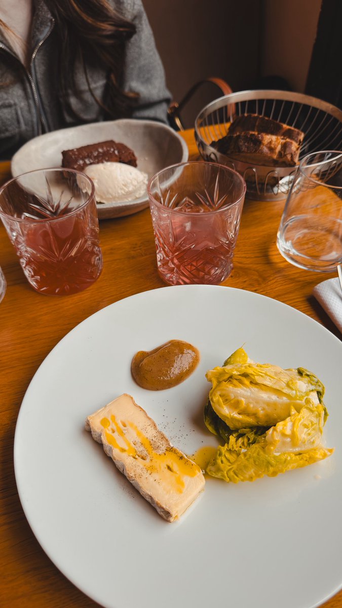 J’ai testé un resto vraiment sympa aujourd’hui

Flocon
📍 75 Rue Mouffetard, 75005 Paris

35€ - Formule déjeuner le vendredi et samedi
Entrée - Plat - Fromage - Dessert

Franchement super rapport qualité-prix