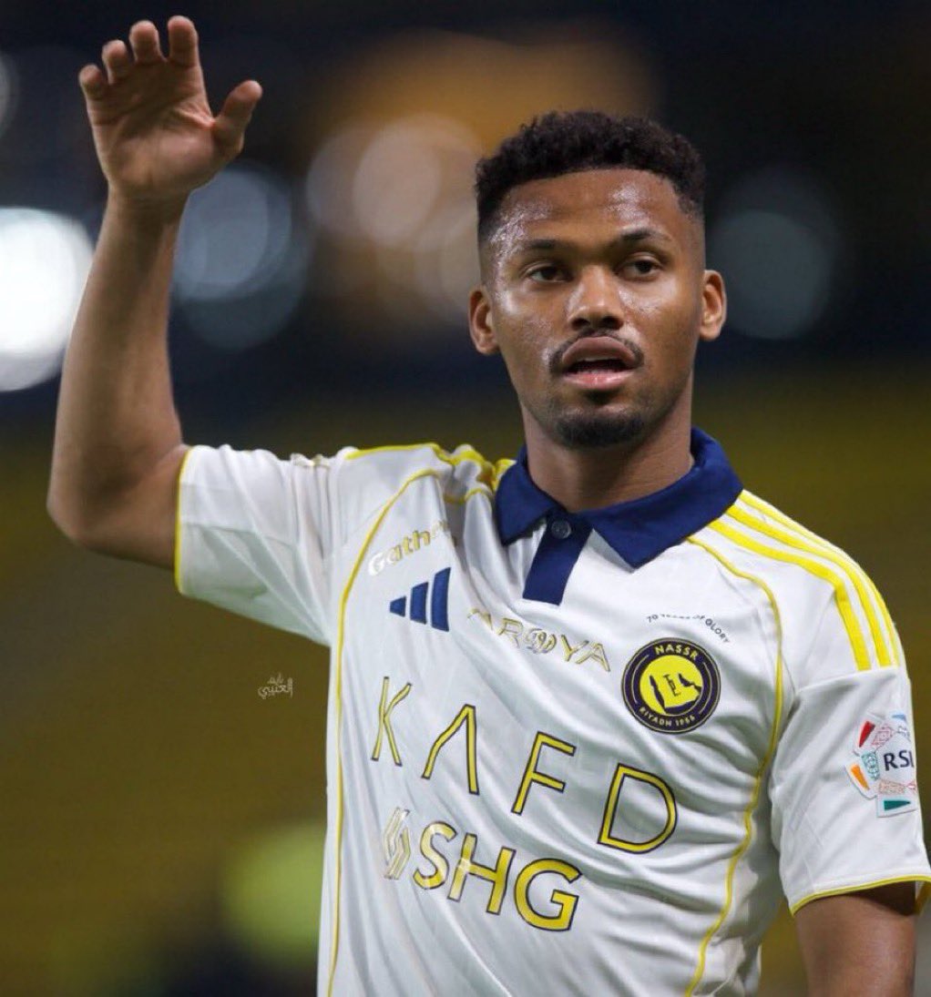 فاول هبط الاهلي ليلو

فاول هبط الاهلي من صداره…. كبير يايمن