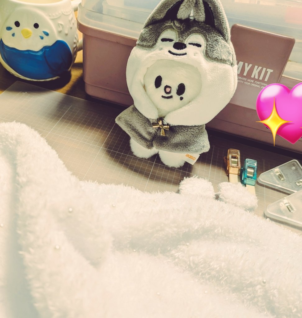 おはようございます☃️☃️
まぁた雪降ってるー！
はぁ、お腹すいたな…朝ごはん何食べよ(*´ڡ`●)
#朝活
#ぬい服
 #ハンドメイド好きな人と繋がりたい