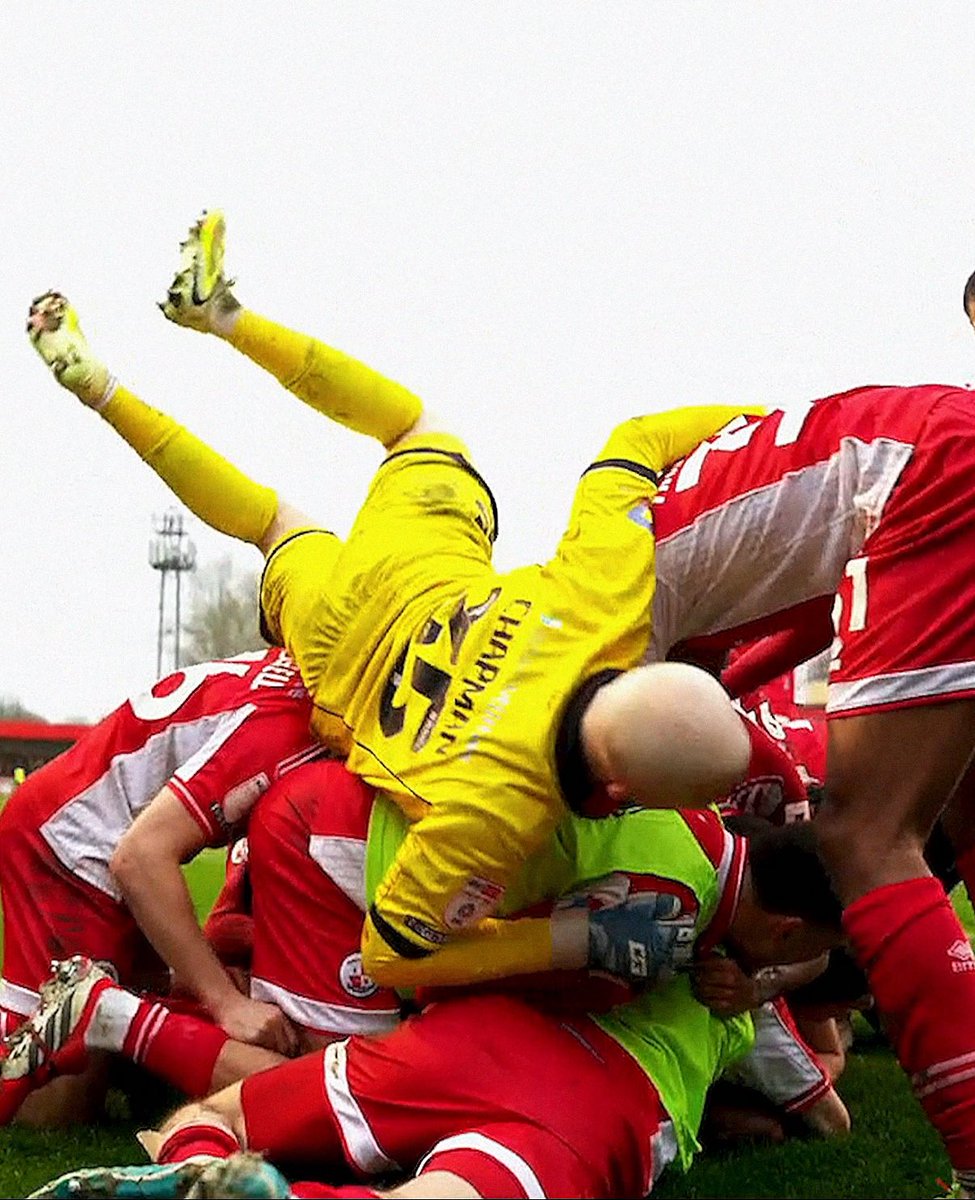 crawleytown's tweet photo. 🫨 Mood when your team net a 98th minute equaliser…

#TownTeamTogether🔴 https://t.co/bAS2grTjKs