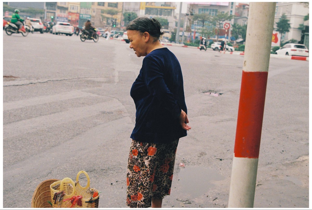 AzeezKaz's tweet photo. I’ve been gone a while, here’s an update on my photography, this was shot in Hanoi Vietnam. Kodacolor is amazing https://t.co/0B9WAr70Zv