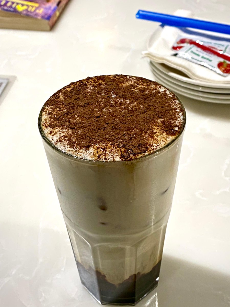 Not_Ur_Captain's tweet image. When life questions me, I answer with food. Because taste is the only truth that never betrays.❤

Tiramisu Latte with chicken tikka sandwich🧡
#LateNightCraving #MeTime