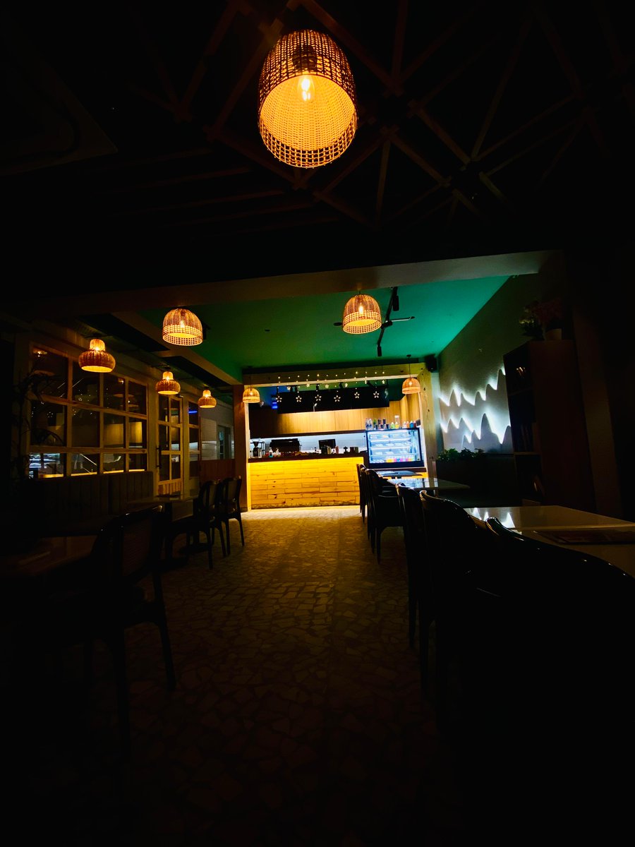 Not_Ur_Captain's tweet image. When life questions me, I answer with food. Because taste is the only truth that never betrays.❤

Tiramisu Latte with chicken tikka sandwich🧡
#LateNightCraving #MeTime