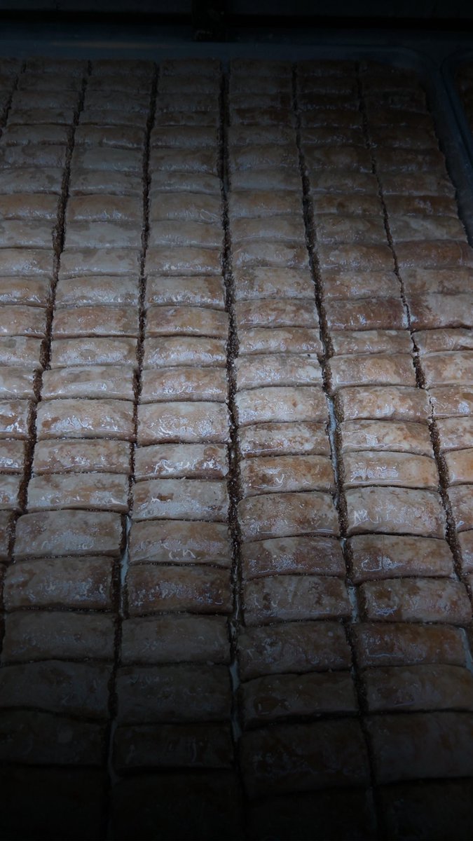 تفضلوااا خوش حلويات كولوا عاشت ايدك