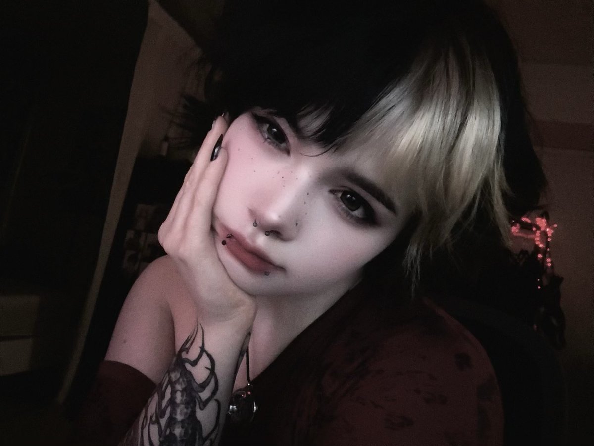 pxppycorpse's tweet photo. Looking at you with my dumb puppy boy eyes https://t.co/9ehsveFiBL