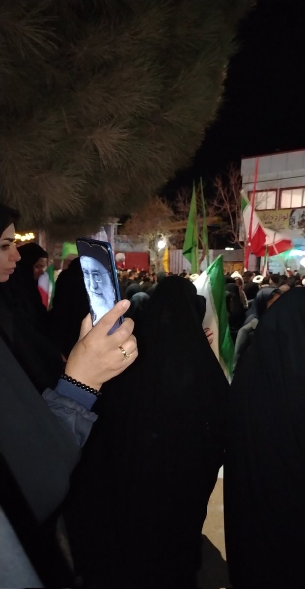تاریخ همیشه نشان داده که اندیشه‌ها با رفتن انسان‌ها از بین نمی‌روند. شهادت یک رهبر شاید جسم او را از میان ما ببرد، اما مکتب و راهش در میان مردم زنده می‌ماند.
#لبیک_یا_خامنه_ای 
#تا_پای_جان_برای_ایران
#برای_ایران