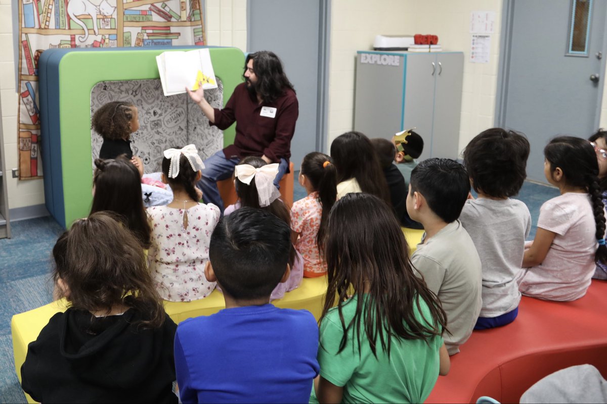 ssaisd's tweet image. Thank you to San Antonio District 4 Councilman Edward Mungia for taking the time to visit with our students for #readacrossamericaweek. A perfect ending to a week celebrating the joy of reading!