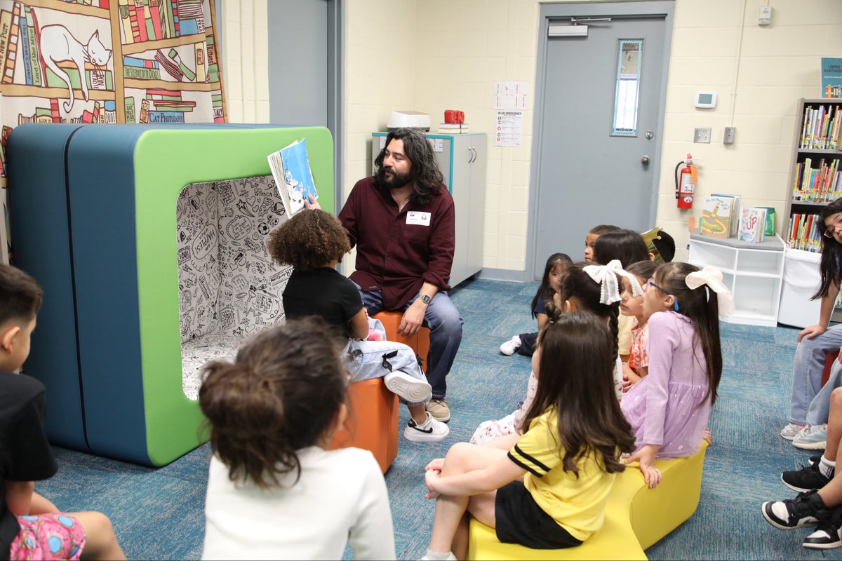 ssaisd's tweet image. Thank you to San Antonio District 4 Councilman Edward Mungia for taking the time to visit with our students for #readacrossamericaweek. A perfect ending to a week celebrating the joy of reading!