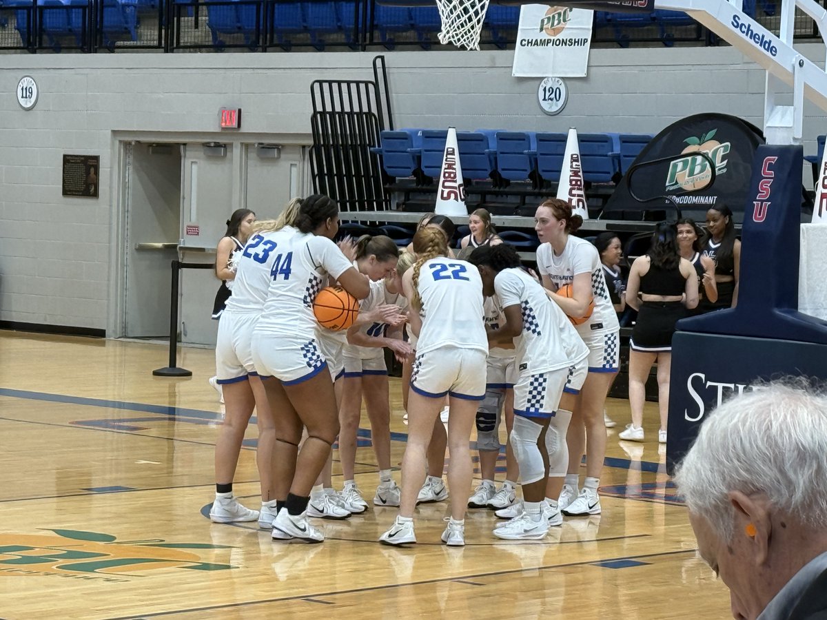 UNGWBB's tweet photo. Whole squad ready for the third🏀🏀 https://t.co/OVh2Mi8I5X