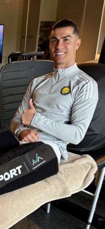 Msabina865's tweet photo. What’s his main injury? Will he play next match？ https://t.co/dN2ii8cyPo