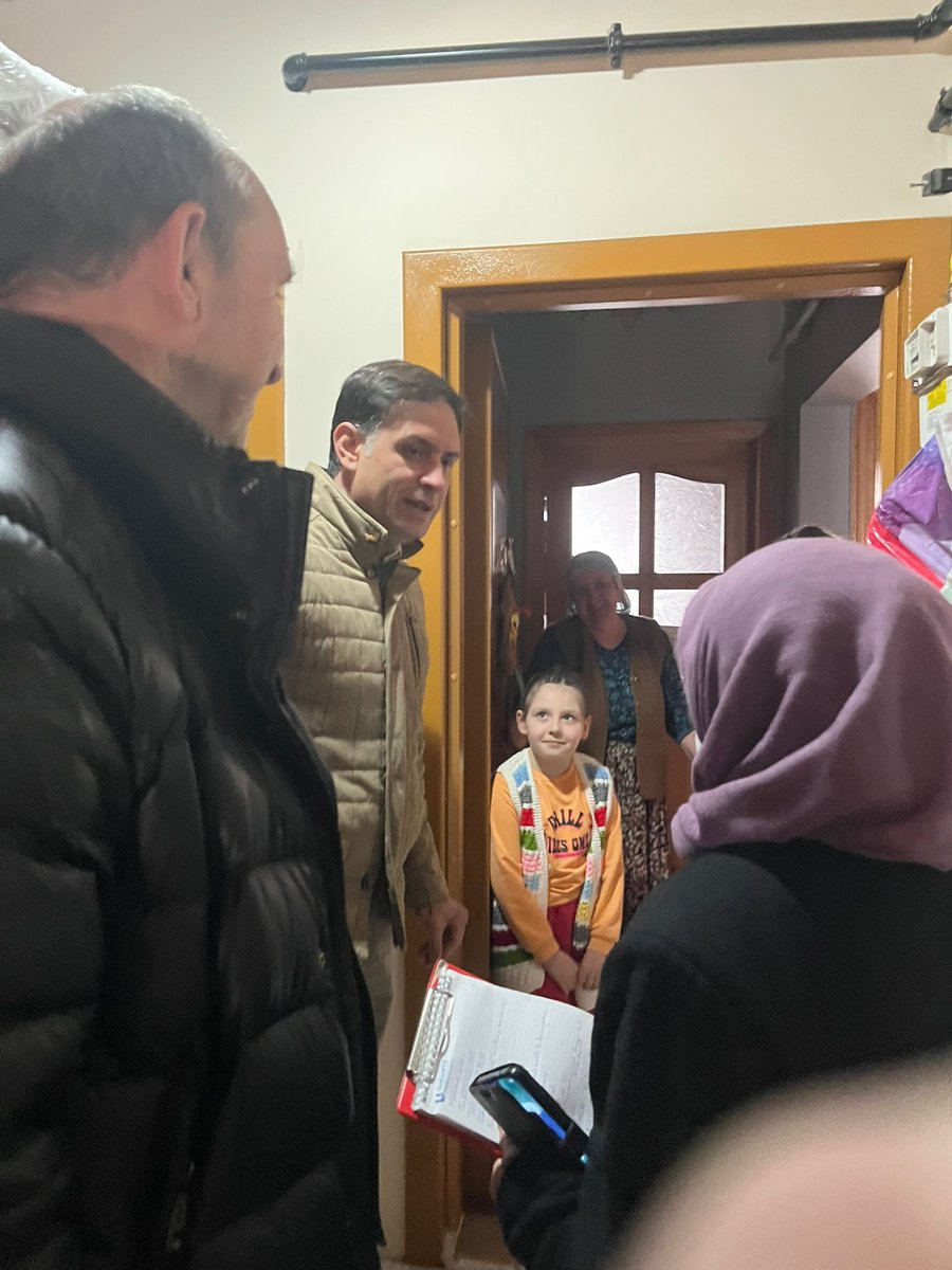 Ramazan, birlik olmanın, dayanışmanın ve paylaşmanın en güzel zamanıdır...

İlçe Yönetim Kurulu Üyemiz Veysel Tosun, Meclis Üyemiz Muammer Varlı, Mahalle Başkanımız Yaşar Güneş ve mahalle teşkilat mensuplarımız, komşularımızı hanelerinde ziyaret ettiler.

Gönül hanelerini bizlere