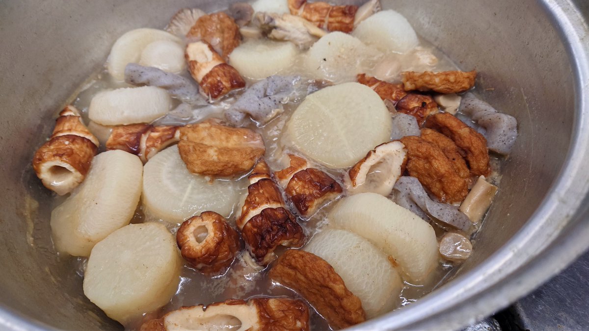 smaxmax's tweet photo. In my area, the snow has melted and the weather was spring-like the other day, but this morning it really feels like winter! It's bitterly cold, so I'm careful to keep warm. Today is my day off, so I started making oden last night. It's a winter staple https://t.co/NfyeG5I6gG