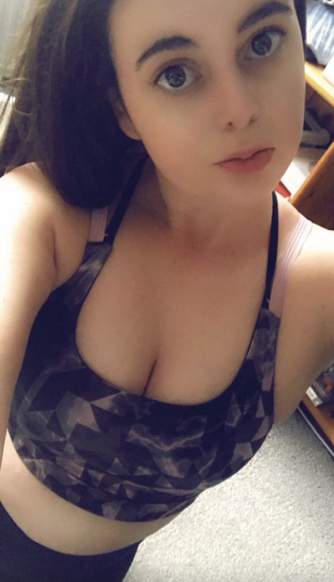 ACNHCarrie's tweet image. The gym has literally saved me recently… 💪🧘‍♀️
#selfies #gym #gains #fitnessgirl #FitnessMotivation