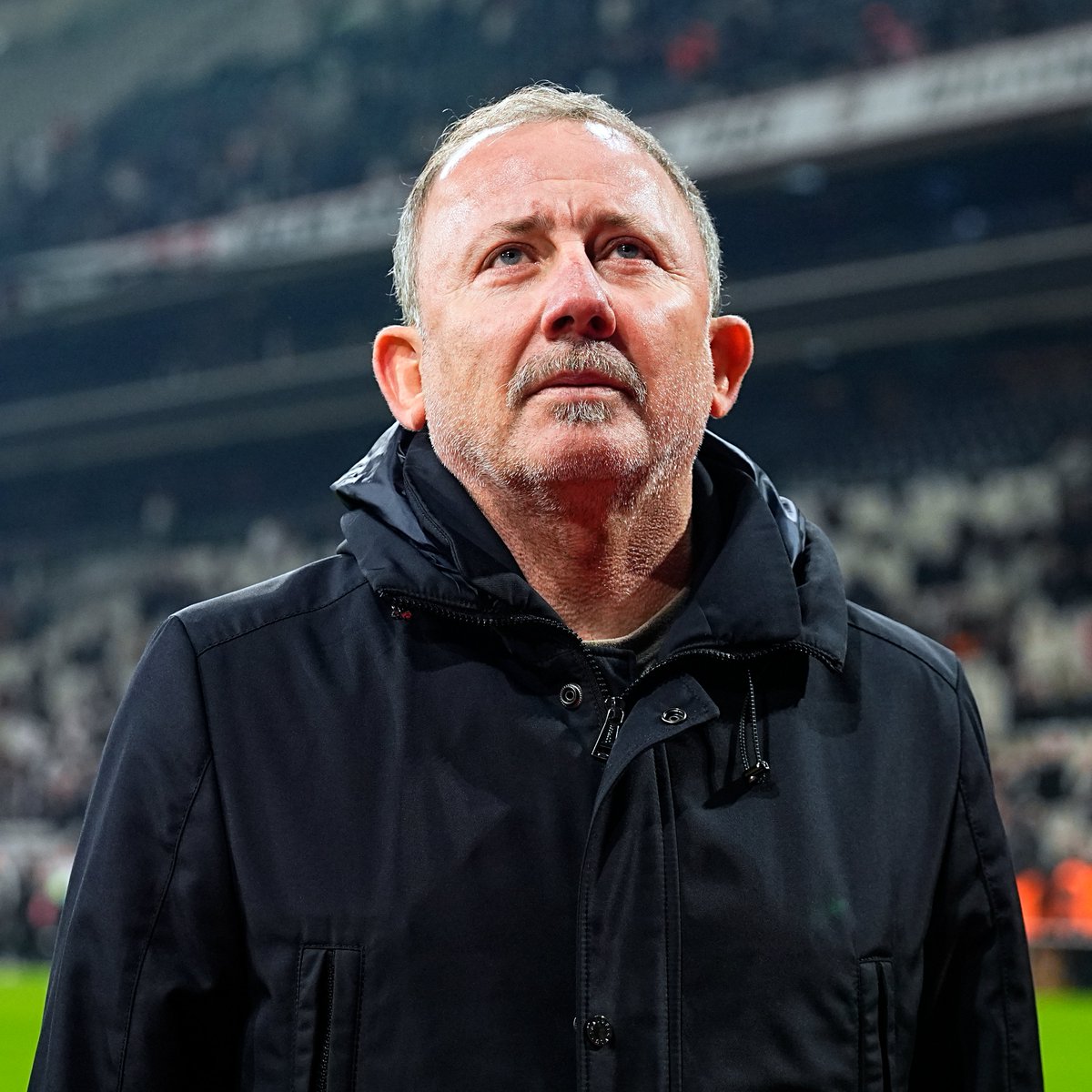 beşiktaş'ın lideri, ali rıza sergen yalçın. istediğiniz kadar konuşun, istediğiniz kadar itibar suikasti yapın, bunu değiştiremeyeceksiniz. sergen yalçın önderliğinde yürüyecek bu takım. sergen yalçın'ın ellerinde kalkacak kupalar.