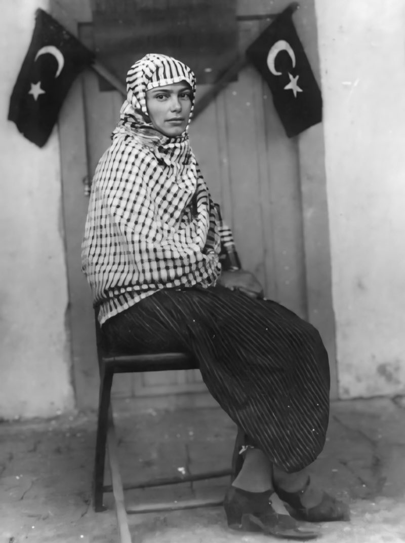 Türkiye'nin ilk kadın muhtarı Gül Esin Hanımefendi.