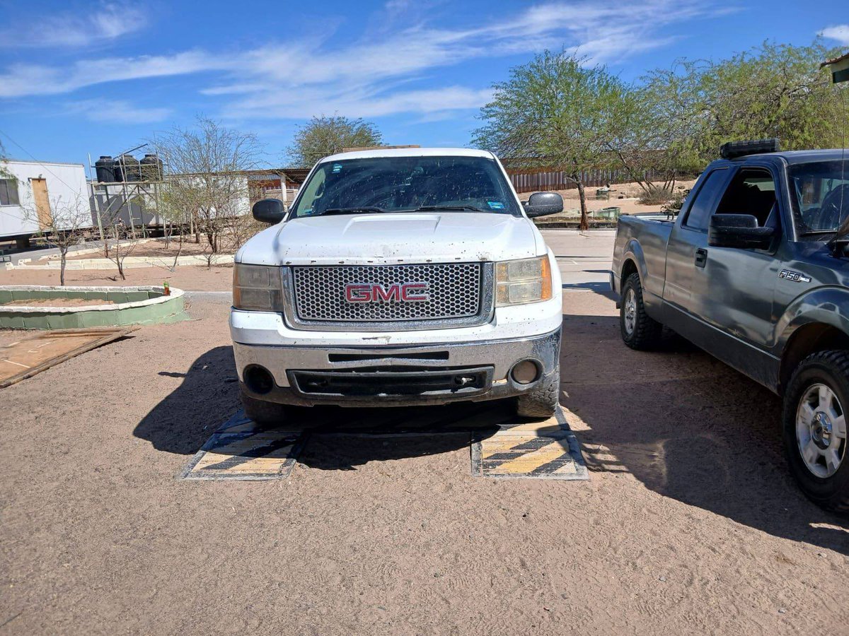 AlfonsoDurazo's tweet photo. Como parte del operativo Frontera Segura, la Guardia Nacional y el Ejército Mexicano aseguraron más de 500 kg de narcóticos, presuntamente cristal, en el Puesto Militar Cucapah, con la detención de tres personas.
Seguimos trabajando en coordinación con las fuerzas federales para fortalecer la seguridad y la tranquilidad de las familias sonorenses.