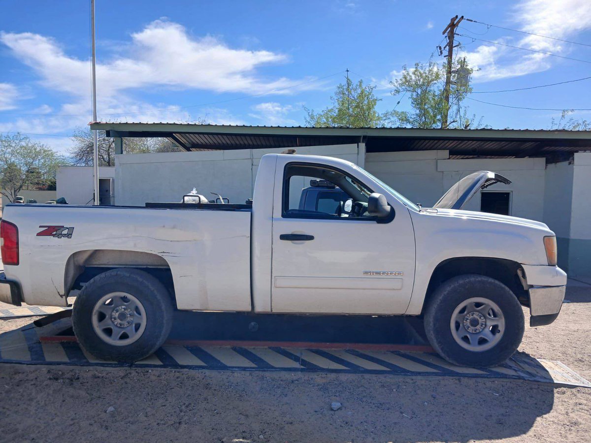 AlfonsoDurazo's tweet photo. Como parte del operativo Frontera Segura, la Guardia Nacional y el Ejército Mexicano aseguraron más de 500 kg de narcóticos, presuntamente cristal, en el Puesto Militar Cucapah, con la detención de tres personas.
Seguimos trabajando en coordinación con las fuerzas federales para fortalecer la seguridad y la tranquilidad de las familias sonorenses.