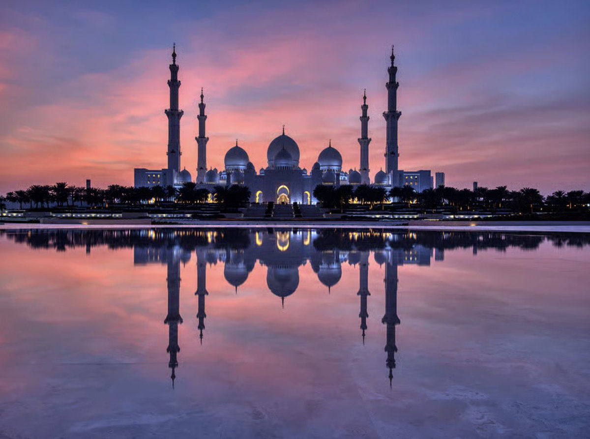ya7man's tweet photo. هل تعرف كم تبلغ تكلفة الصواريخ الدفاعية التي تتصدى للهجمات؟ 🚀
قد تُصدم حين تعلم أن الصاروخ ��لدفاعي الواحد قد يكلف 12 مليون دولار. بمجرد سماع هذا الرقم، يتساءل البعض فوراً: "كم صرفنا؟ وكم كلفنا هذا الأمر؟"
لكن السؤال الحقيقي هو: هل نقيس الأمن بالأرقام؟
هناك فرق شاسع بين السعر والقيمة:
• السعر: مجرد رقم يُكتب في الفواتير.
• القيمة: هي أن ينام الناس في بيوتهم مطمئنين، أن تذهب العائلات لأعمالها ومدارسها بسلام، وأن تستمر الحياة بلا خوف.
القيمة هي الأمن والاستقرار، وأن تبقى سماؤنا آمنة فوق رؤوسنا. هذه نعمٌ لا تُقدّر بثمن ولا تُقاس بالأرقام.
تخيل لو احترق بيت (لا قدر الله)، هل سيكون أول سؤال لك: "كم كلف وقود سيارة الإطفاء؟" أم ستحمد الله على وصولهم في الوقت المناسب لإنقاذ الأرواح؟
لذا، بدلاً من النظر للتكلفة فقط، الأجدر أن نحمد الله على نعمة القدرة والاستعداد؛ أن تكون الدولة قادرة على توفير ما يحمي أهلها، فهذه بحد ذاتها نعمة عظيمة.
الأمن ليس مجرد رقم ف�� الميزانية، بل هو أساس كل شيء. فالقيم الحقيقية لا تُ��تب دائماً في الفواتير. 🇦🇪✨
#الأمن #الاستقرار #الوطن #القيم_الحقيقية #اللهم_احفظ_الإمارات #UAE