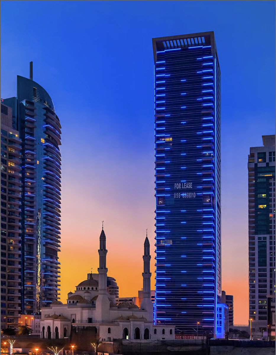 ya7man's tweet photo. هل تعرف كم تبلغ تكلفة الصواريخ الدفاعية التي تتصدى للهجمات؟ 🚀
قد تُصدم حين تعلم أن الصاروخ ��لدفاعي الواحد قد يكلف 12 مليون دولار. بمجرد سماع هذا الرقم، يتساءل البعض فوراً: "كم صرفنا؟ وكم كلفنا هذا الأمر؟"
لكن السؤال الحقيقي هو: هل نقيس الأمن بالأرقام؟
هناك فرق شاسع بين السعر والقيمة:
• السعر: مجرد رقم يُكتب في الفواتير.
• القيمة: هي أن ينام الناس في بيوتهم مطمئنين، أن تذهب العائلات لأعمالها ومدارسها بسلام، وأن تستمر الحياة بلا خوف.
القيمة هي الأمن والاستقرار، وأن تبقى سماؤنا آمنة فوق رؤوسنا. هذه نعمٌ لا تُقدّر بثمن ولا تُقاس بالأرقام.
تخيل لو احترق بيت (لا قدر الله)، هل سيكون أول سؤال لك: "كم كلف وقود سيارة الإطفاء؟" أم ستحمد الله على وصولهم في الوقت المناسب لإنقاذ الأرواح؟
لذا، بدلاً من النظر للتكلفة فقط، الأجدر أن نحمد الله على نعمة القدرة والاستعداد؛ أن تكون الدولة قادرة على توفير ما يحمي أهلها، فهذه بحد ذاتها نعمة عظيمة.
الأمن ليس مجرد رقم ف�� الميزانية، بل هو أساس كل شيء. فالقيم الحقيقية لا تُ��تب دائماً في الفواتير. 🇦🇪✨
#الأمن #الاستقرار #الوطن #القيم_الحقيقية #اللهم_احفظ_الإمارات #UAE