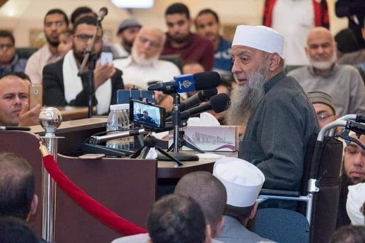 ليس الحزن على موت من نحسبه من الصالحين لفقدانه فهو في مقام عند ربّه أجمل مِن ثقل الدنيا لكننا نحزن على فقدان ركنًا كنّا نأوي إليه في ديننا إذا تاهت بنا السبل وانحرفنا قليلاً عن الطريق، كان لكلمات الشيخ الحويني أكبر أثر على النفس يُقوّمها.