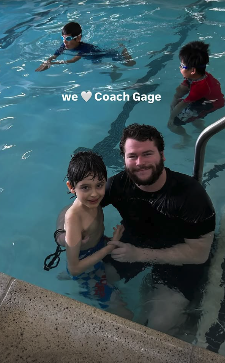 Floaties Swim School tweet media