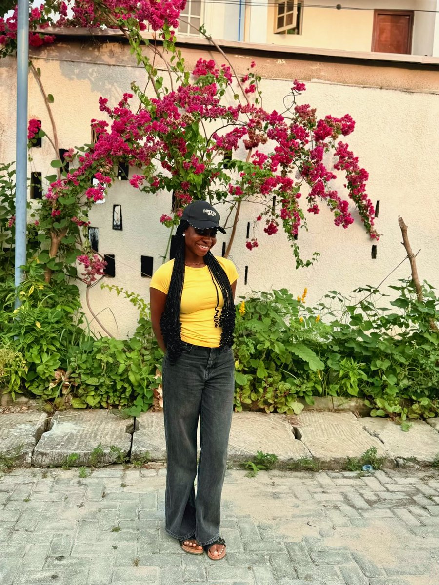 Designer Funmi tweet media