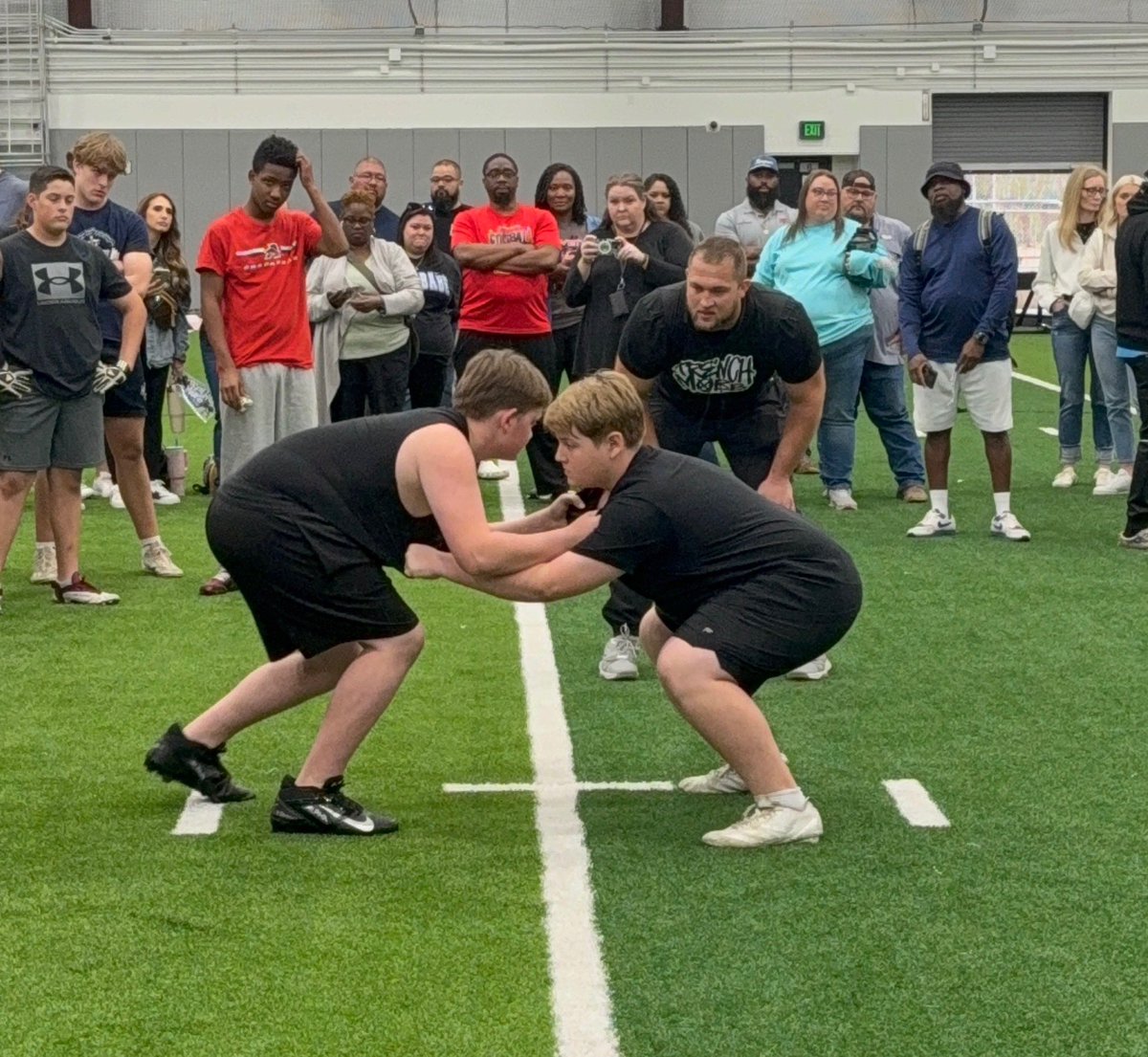 BenGDewhirst's tweet photo. Low man wins. 
Great afternoon at the Trench Mobb Academy camp. Thanks to Daryl Williams for bringing great coaches. Got good feedback from Ben Stille to show out in Spring Ball. @Dwilla_TMA @MarcusFootball @Coach_A_MHS @harper_coach @pcrosthwait  #BrokenThumb #OrthoApproved #NoExcuses #1v1