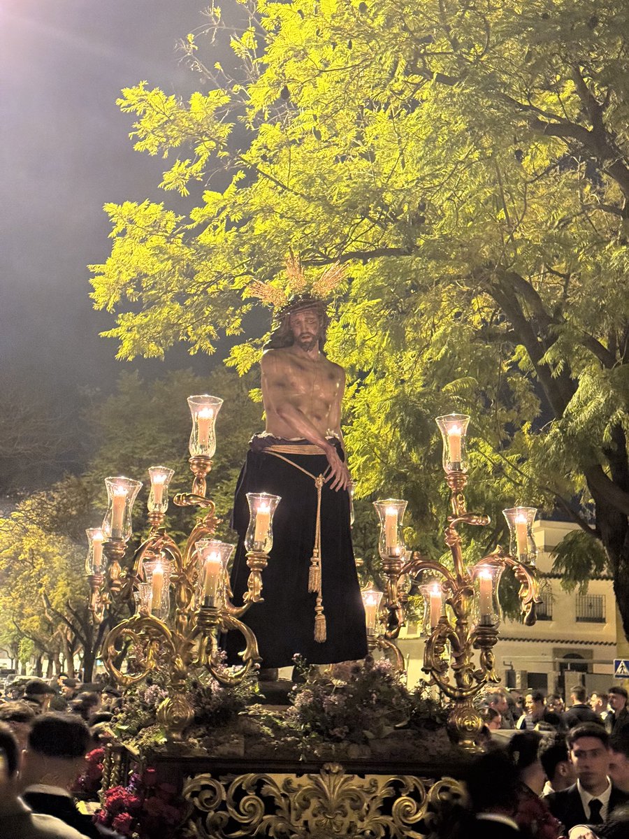 22:44h | Nuestro Padre Jesús de la Humildad en el Bulevar que lleva su nombre, continúa su recorrido por el barrio.

#Bendición #HumildadBarbadillo