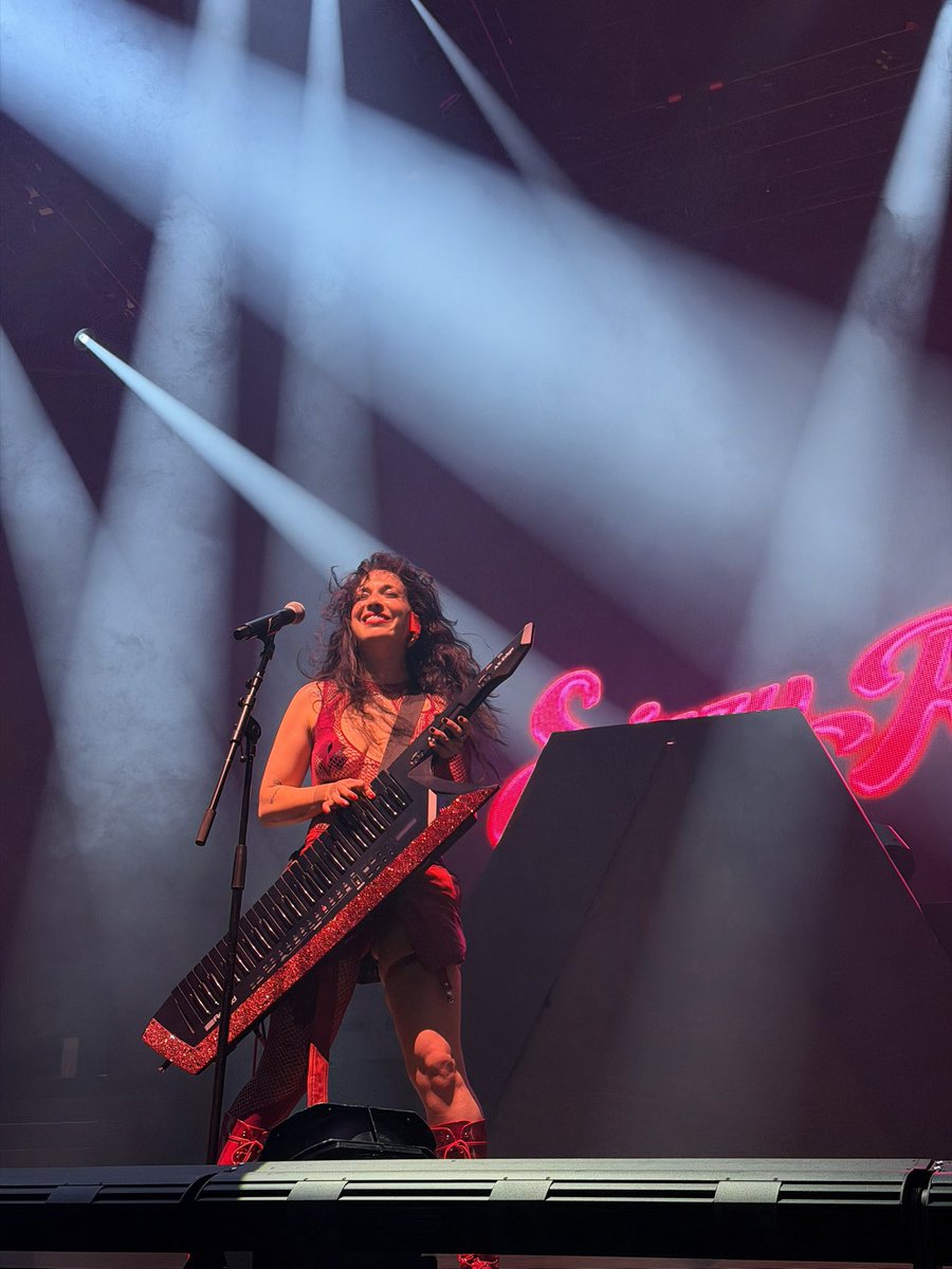 maddison is running running running🌄🦋💙 tweet media