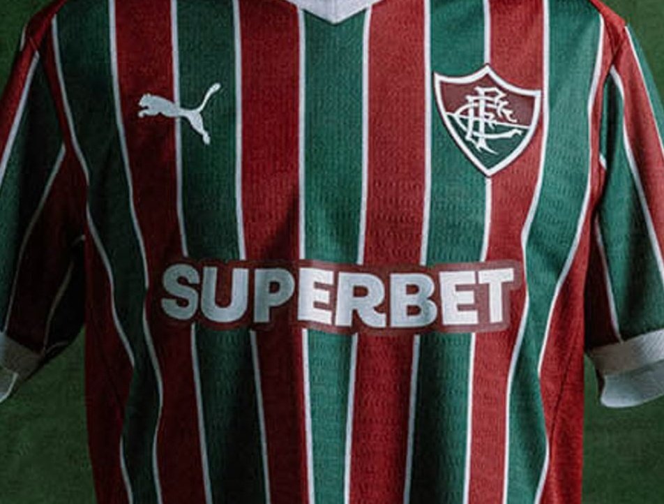 nevesmarcello's tweet photo. 🚨🚨 Fluminense renovou com a Superbet até 2029. Novo contrato prevê até R$ 86 milhões por ano, sendo R$ 53 milhões fixos e R$ 33 milhões de bônus. Além do peito, marca estará em novo local. 

Todos os detalhes:  https://t.co/1B4O4oEZOW — com @GibaPerez https://t.co/9L4ePh6AeS