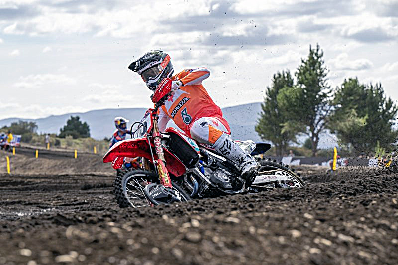 VIALLE GANA LA CLASIFICACIÓN EN EL DEBUT DEL HONDA HRC PETRONAS
tinyurl.com/388zyzd7
<a href="/HondaMoto_HRC/">Honda HRC</a> <a href="/MasEventosAr/">+eventos Argentina</a>  <a href="/mxgp/">MXGP</a>