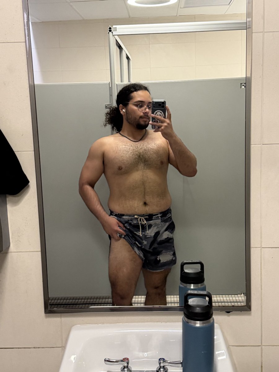 andreontheclock's tweet photo. Summer bod gonna be late asf https://t.co/Yk2M3yGDej